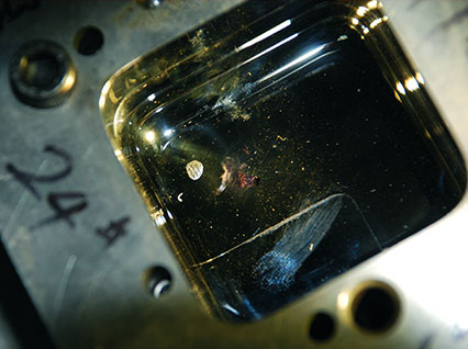 <a href='http://www.zjsco.com.cn/product/3.htm' class='text_a'>模具激光焊機(jī)</a>修復(fù)鏡面模具效果